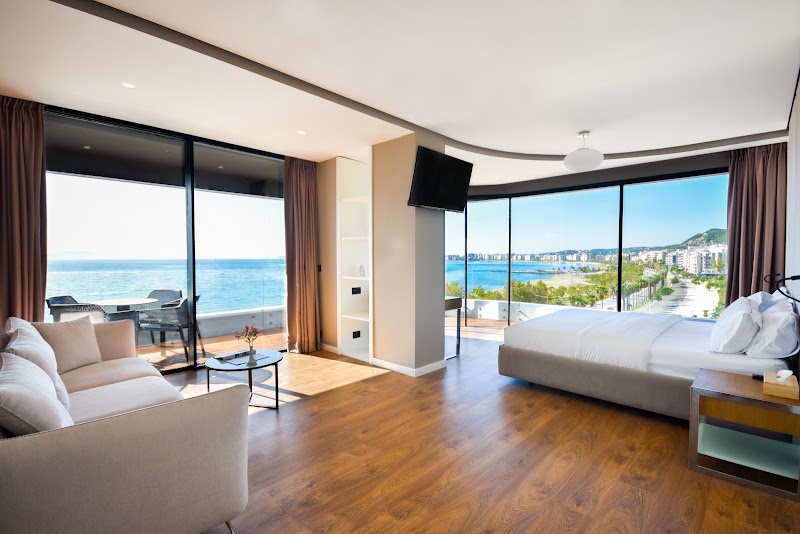 Yacht Hotel 2