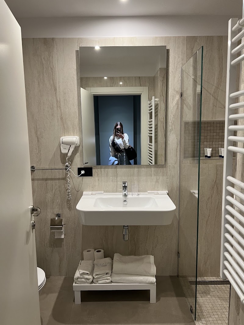 Yacht Hotel 3