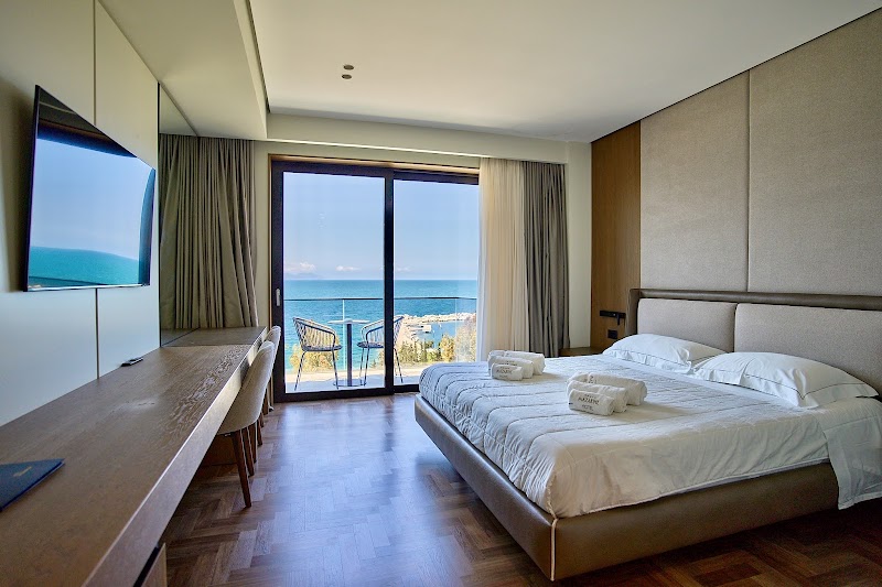 Mazarine Hotel and Restaurant 2