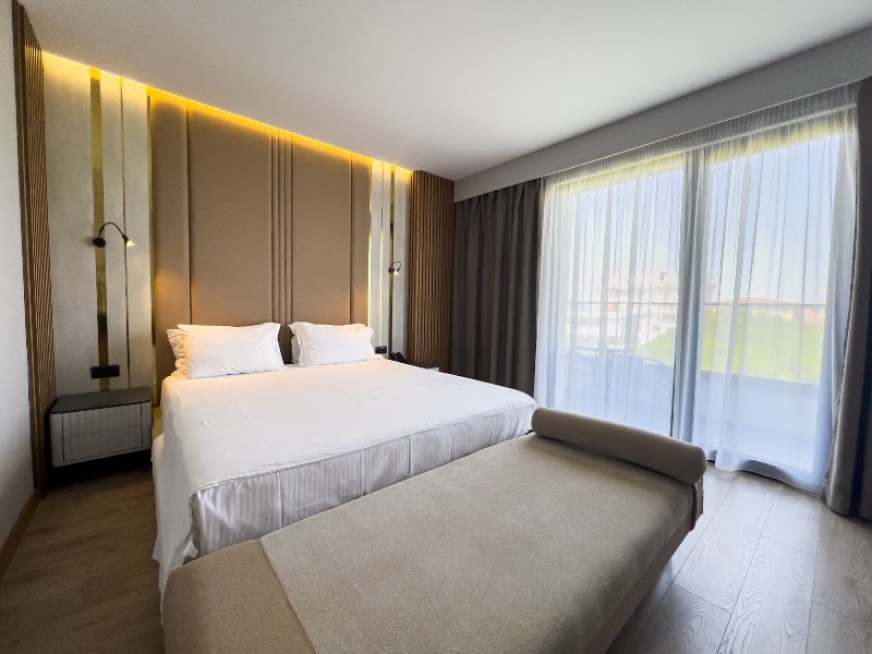 Henry Resort & Spa 2