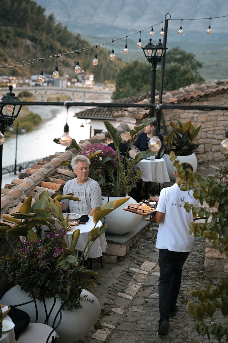 Hotel & Traditional Food Ansel 4