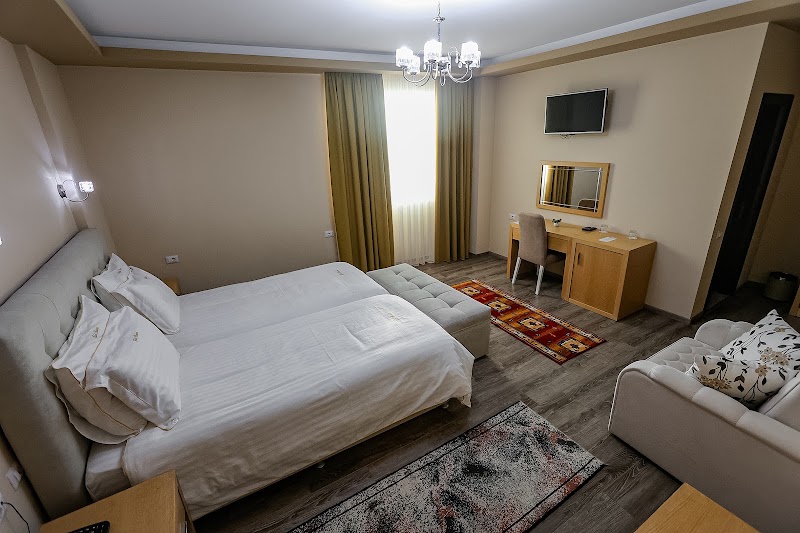 Christi's Hotel Borova 2