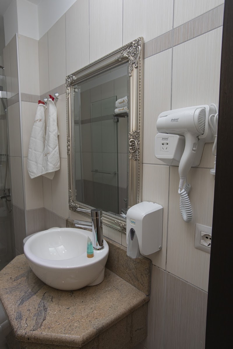 Christi's Hotel Borova 3