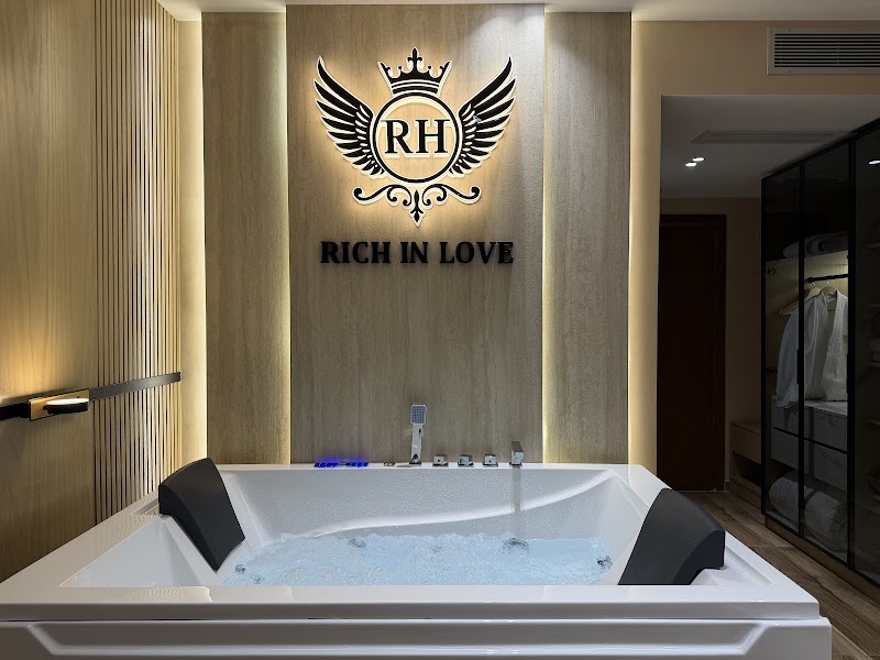 Rich Hotel 3